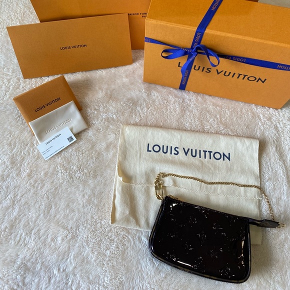💫Authentic 💫MINI POCHETTE - Picture 1 of 7